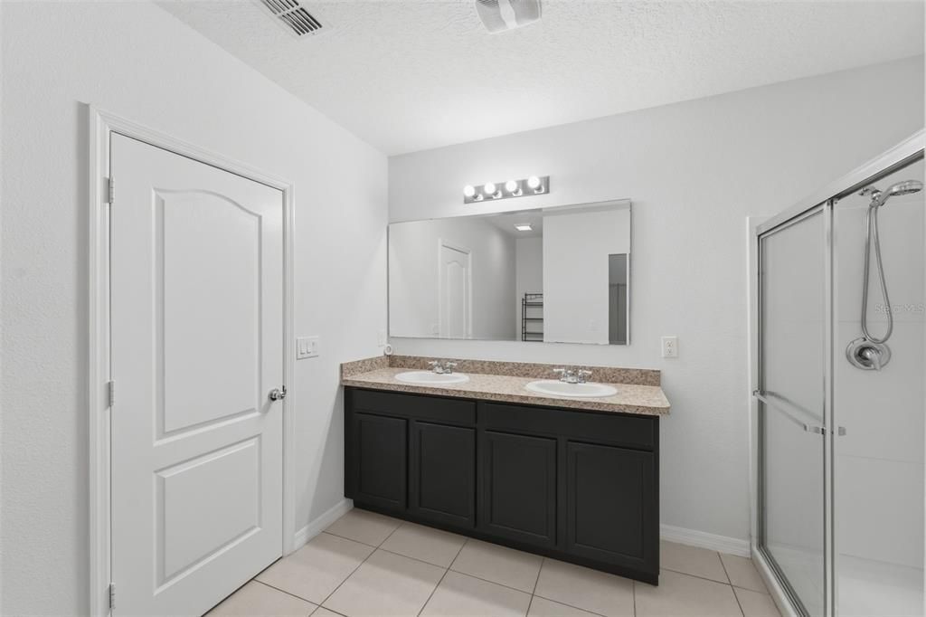 For Rent: $2,200 (4 beds, 2 baths, 1842 Square Feet)