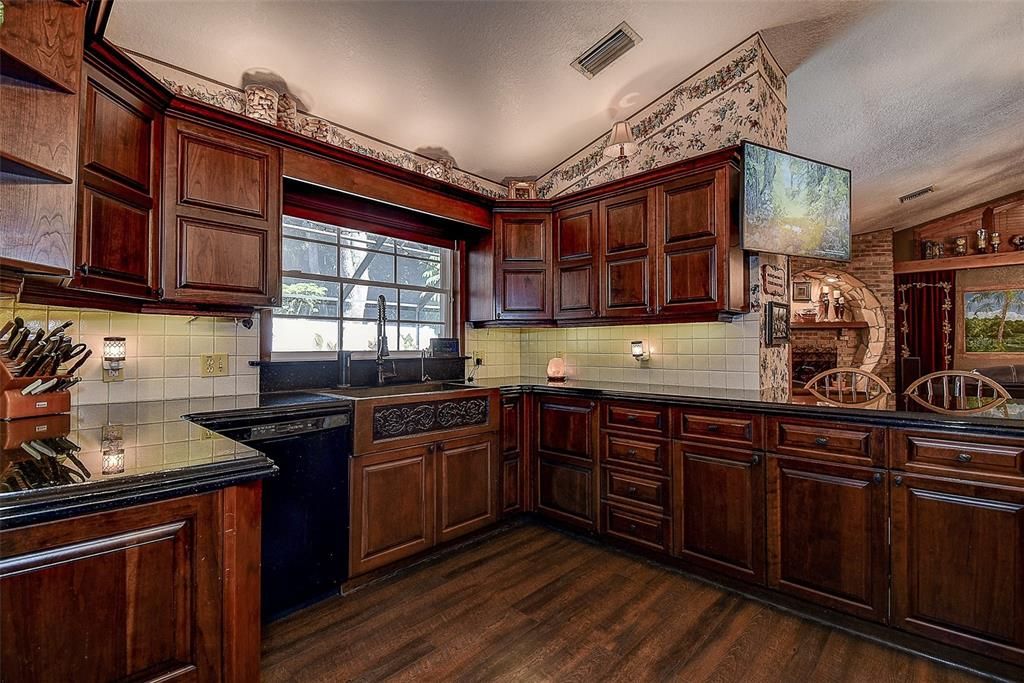 For Sale: $1,225,000 (5 beds, 5 baths, 4324 Square Feet)