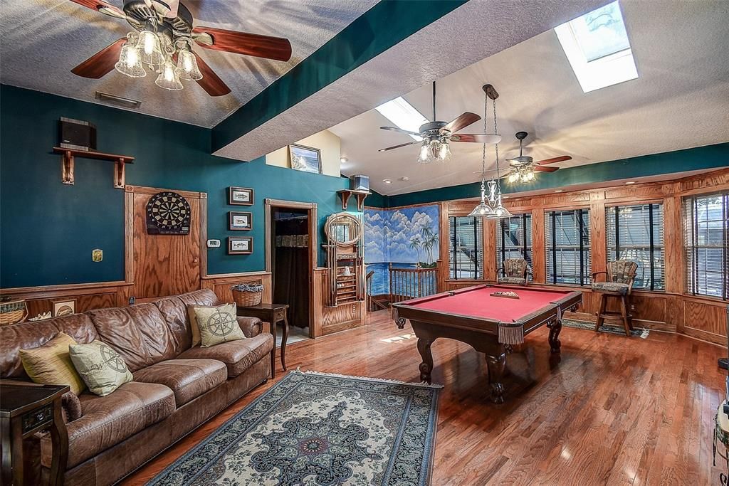 For Sale: $1,225,000 (5 beds, 5 baths, 4324 Square Feet)