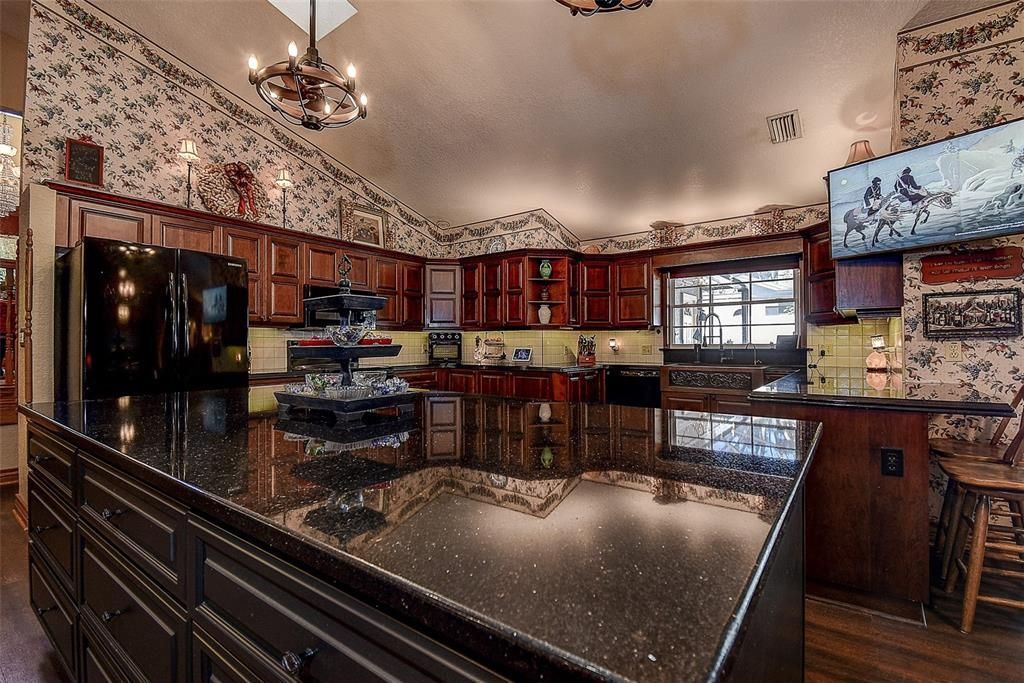 For Sale: $1,225,000 (5 beds, 5 baths, 4324 Square Feet)