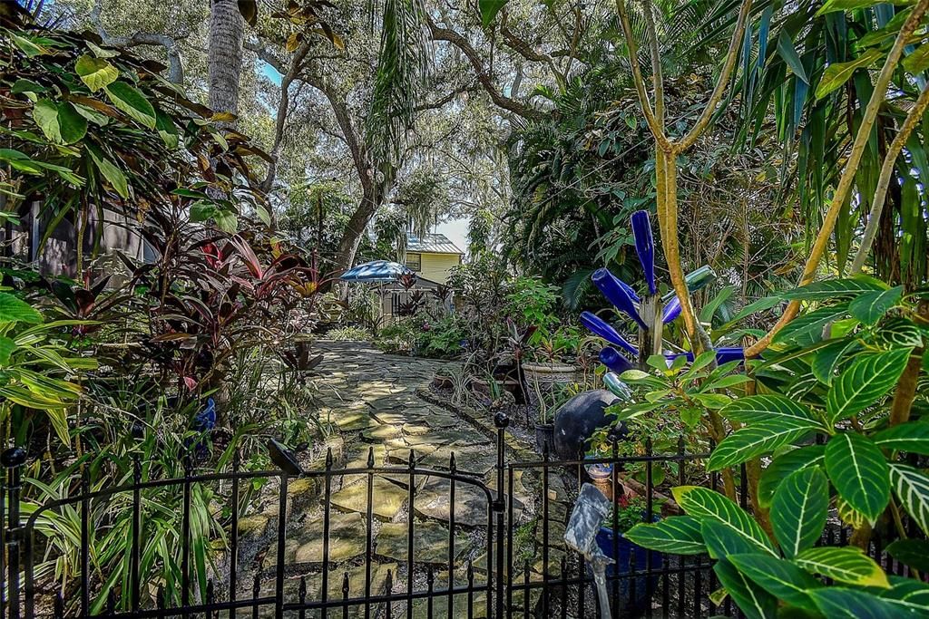 For Sale: $1,225,000 (5 beds, 5 baths, 4324 Square Feet)