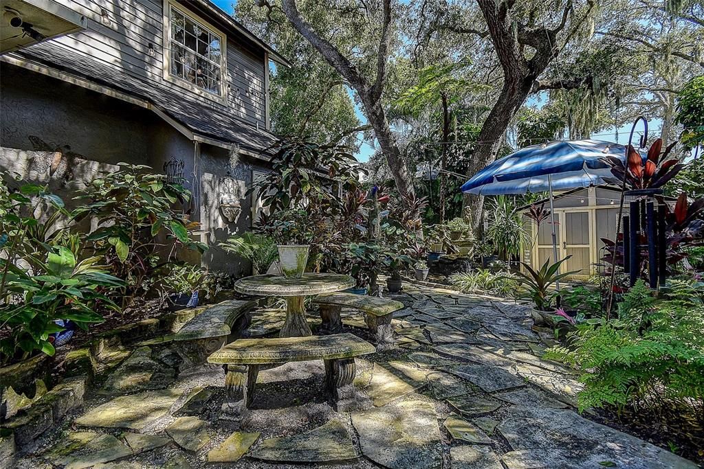 For Sale: $1,225,000 (5 beds, 5 baths, 4324 Square Feet)