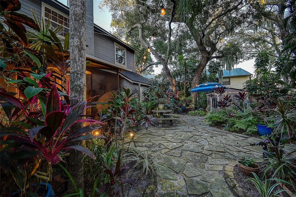 For Sale: $1,225,000 (5 beds, 5 baths, 4324 Square Feet)