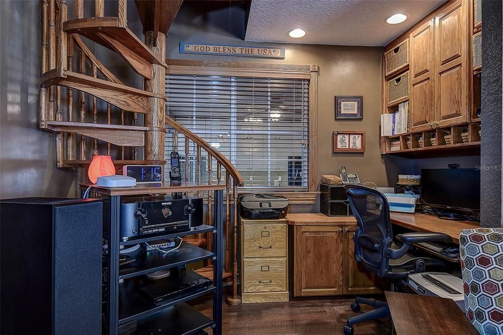 For Sale: $1,225,000 (5 beds, 5 baths, 4324 Square Feet)