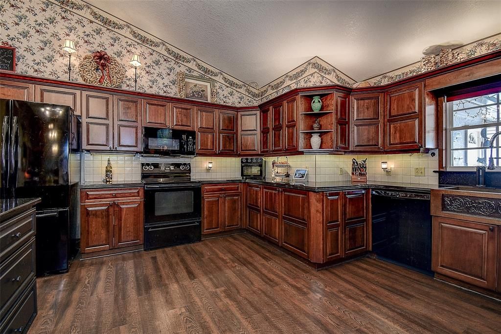 For Sale: $1,225,000 (5 beds, 5 baths, 4324 Square Feet)