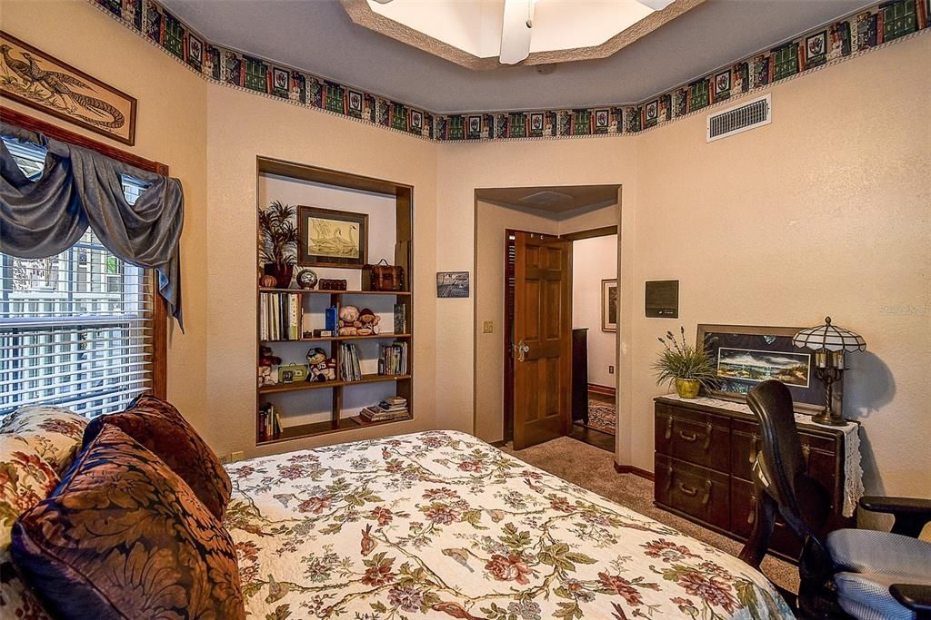 For Sale: $1,225,000 (5 beds, 5 baths, 4324 Square Feet)