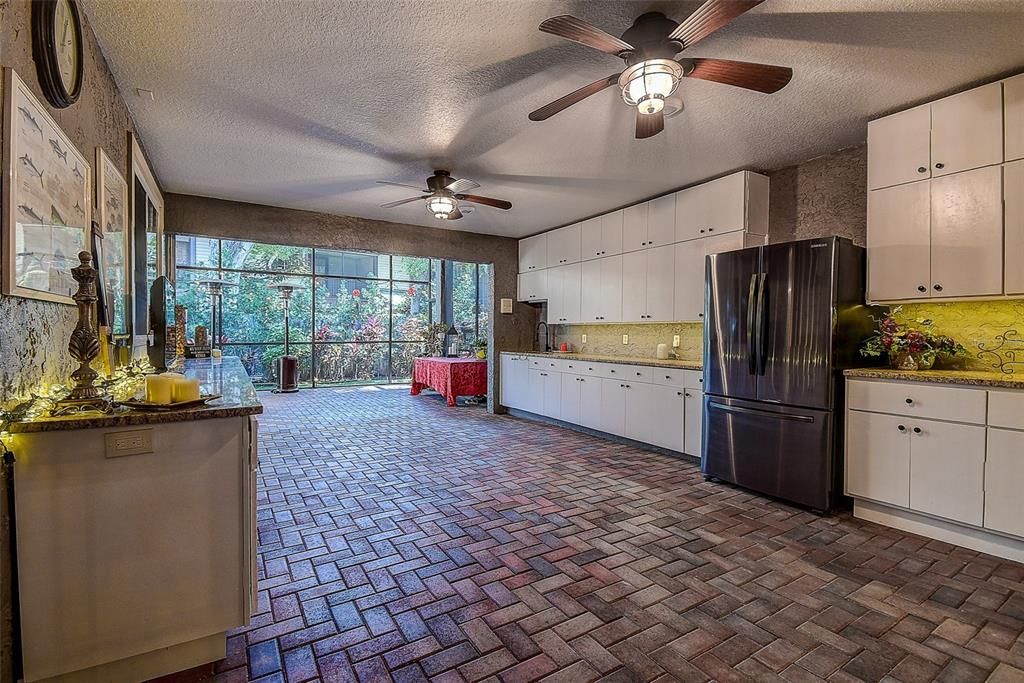 For Sale: $1,225,000 (5 beds, 5 baths, 4324 Square Feet)