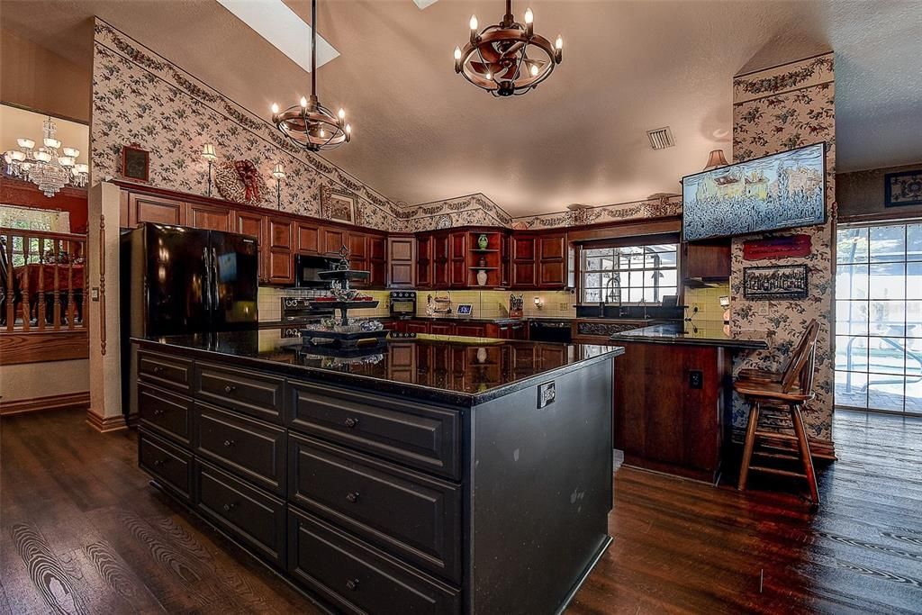 For Sale: $1,225,000 (5 beds, 5 baths, 4324 Square Feet)