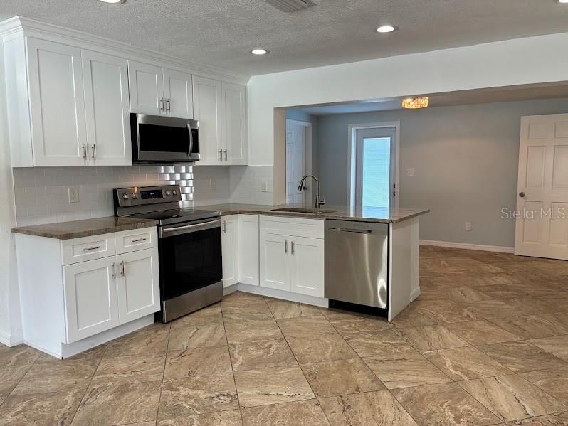 出租: $3,200 (4 贝兹, 2 浴室, 1618 平方英尺)