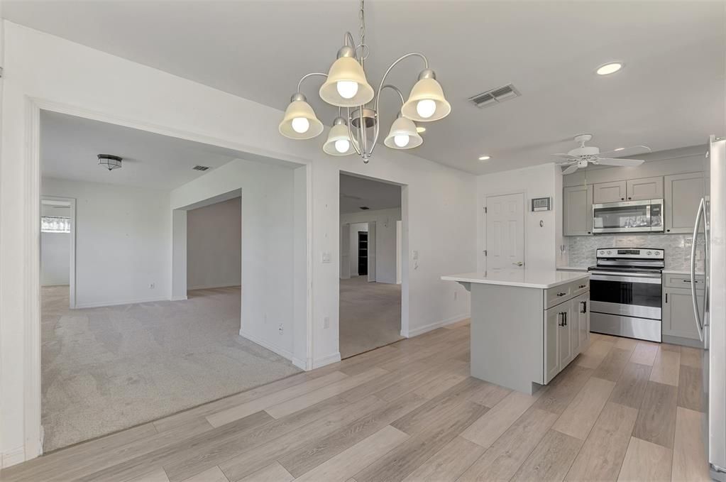 На продажу: $309,900 (2 спален, 2 ванн, 1869 Квадратных фут)