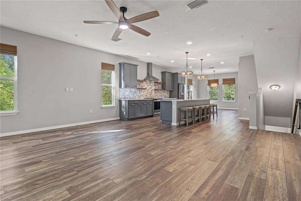 For Sale: $375,000 (3 beds, 2 baths, 1828 Square Feet)