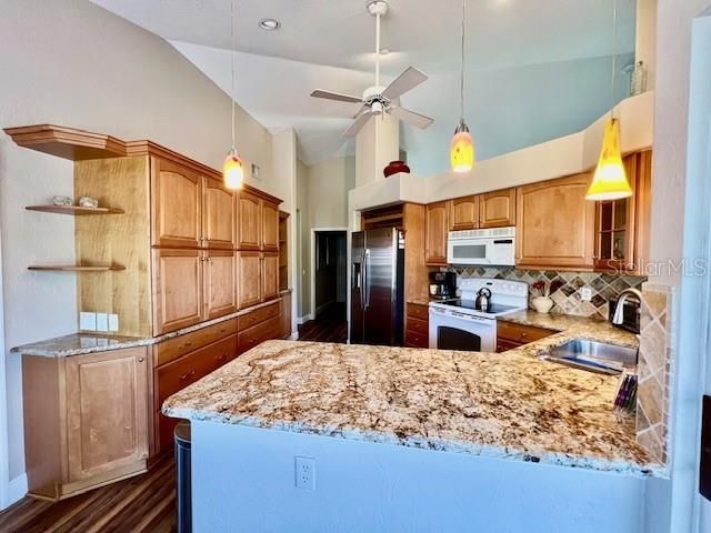 Active With Contract: $339,000 (2 beds, 2 baths, 1620 Square Feet)
