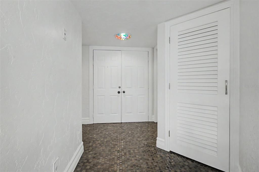 待售: $1,098,000 (2 贝兹, 2 浴室, 1570 平方英尺)