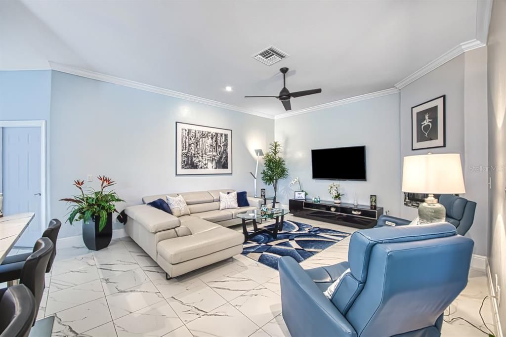 En Venta: $795,000 (4 camas, 3 baños, 2459 Pies cuadrados)