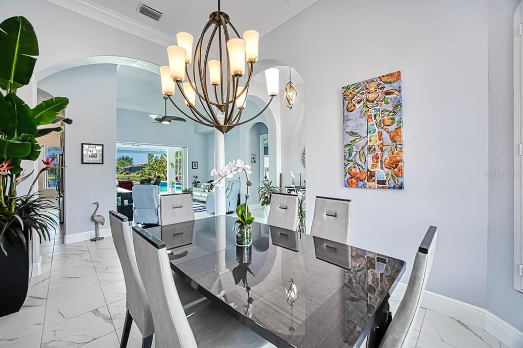 En Venta: $795,000 (4 camas, 3 baños, 2459 Pies cuadrados)