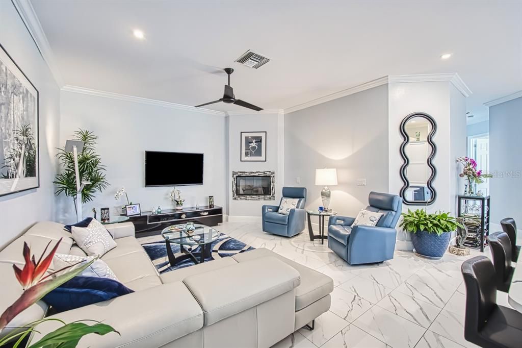 En Venta: $795,000 (4 camas, 3 baños, 2459 Pies cuadrados)