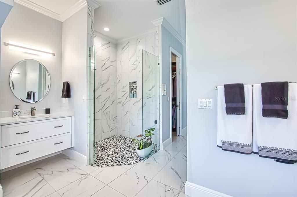 En Venta: $795,000 (4 camas, 3 baños, 2459 Pies cuadrados)