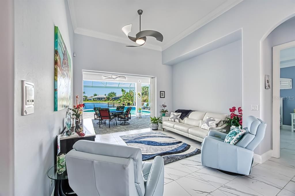 En Venta: $795,000 (4 camas, 3 baños, 2459 Pies cuadrados)