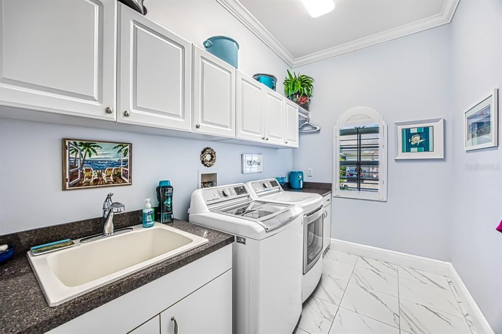 En Venta: $795,000 (4 camas, 3 baños, 2459 Pies cuadrados)