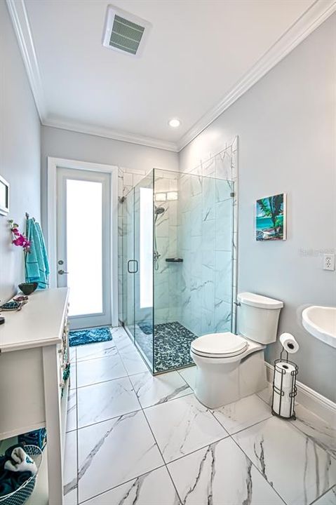 En Venta: $795,000 (4 camas, 3 baños, 2459 Pies cuadrados)