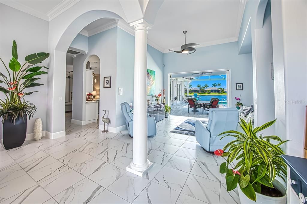 En Venta: $795,000 (4 camas, 3 baños, 2459 Pies cuadrados)