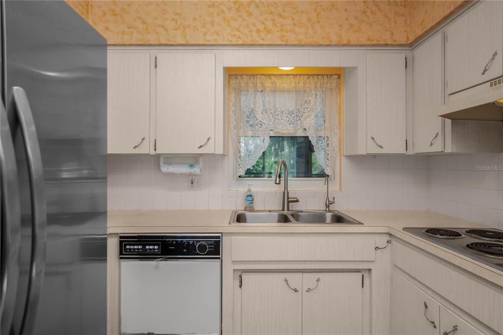 На продажу: $185,000 (2 спален, 1 ванн, 1241 Квадратных фут)