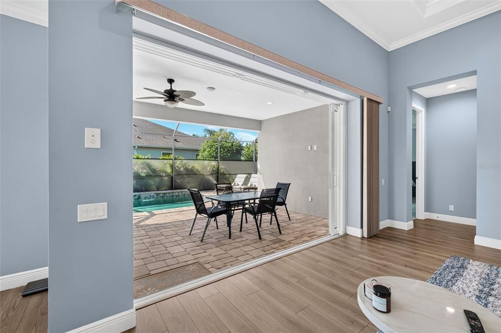 En Venta: $795,000 (3 camas, 2 baños, 2203 Pies cuadrados)