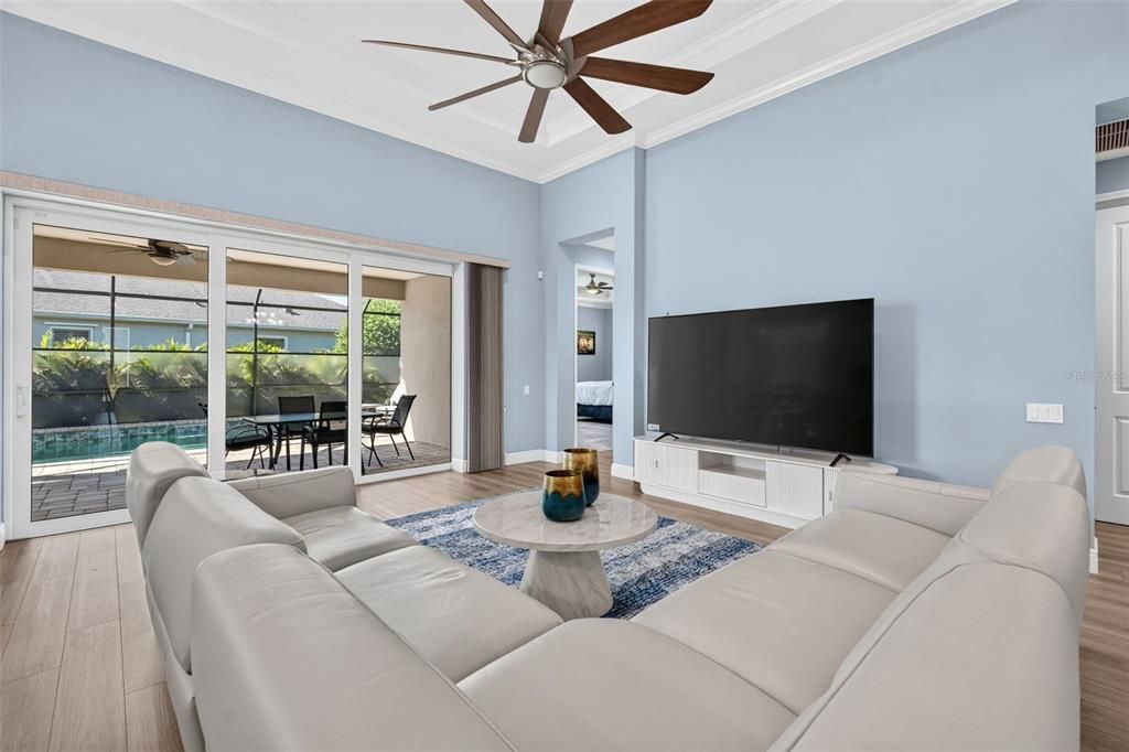 En Venta: $795,000 (3 camas, 2 baños, 2203 Pies cuadrados)