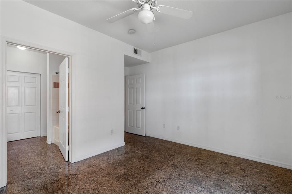 В аренду: $1,800 (2 спален, 2 ванн, 1140 Квадратных фут)