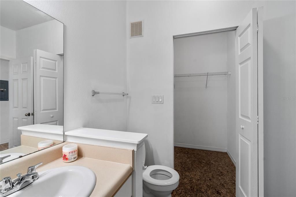 В аренду: $1,800 (2 спален, 2 ванн, 1140 Квадратных фут)