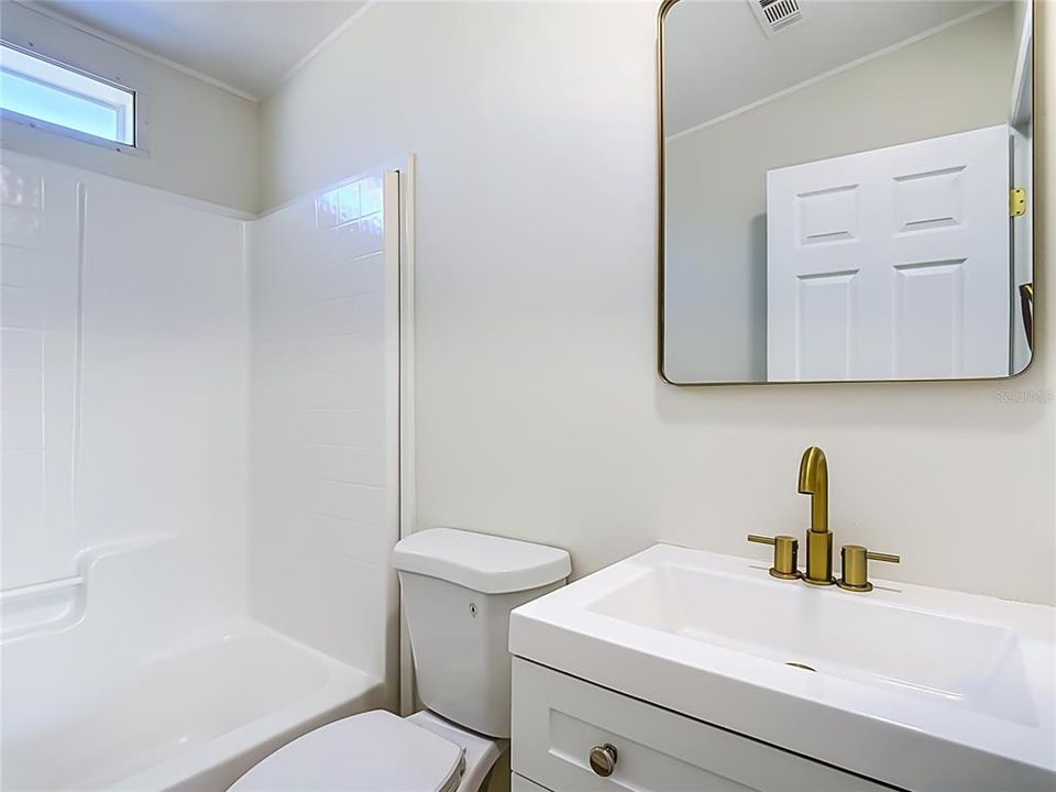 На продажу: $189,990 (3 спален, 2 ванн, 1674 Квадратных фут)