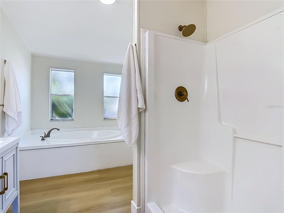 На продажу: $189,990 (3 спален, 2 ванн, 1674 Квадратных фут)