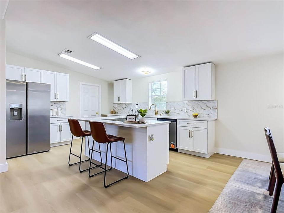 На продажу: $189,990 (3 спален, 2 ванн, 1674 Квадратных фут)