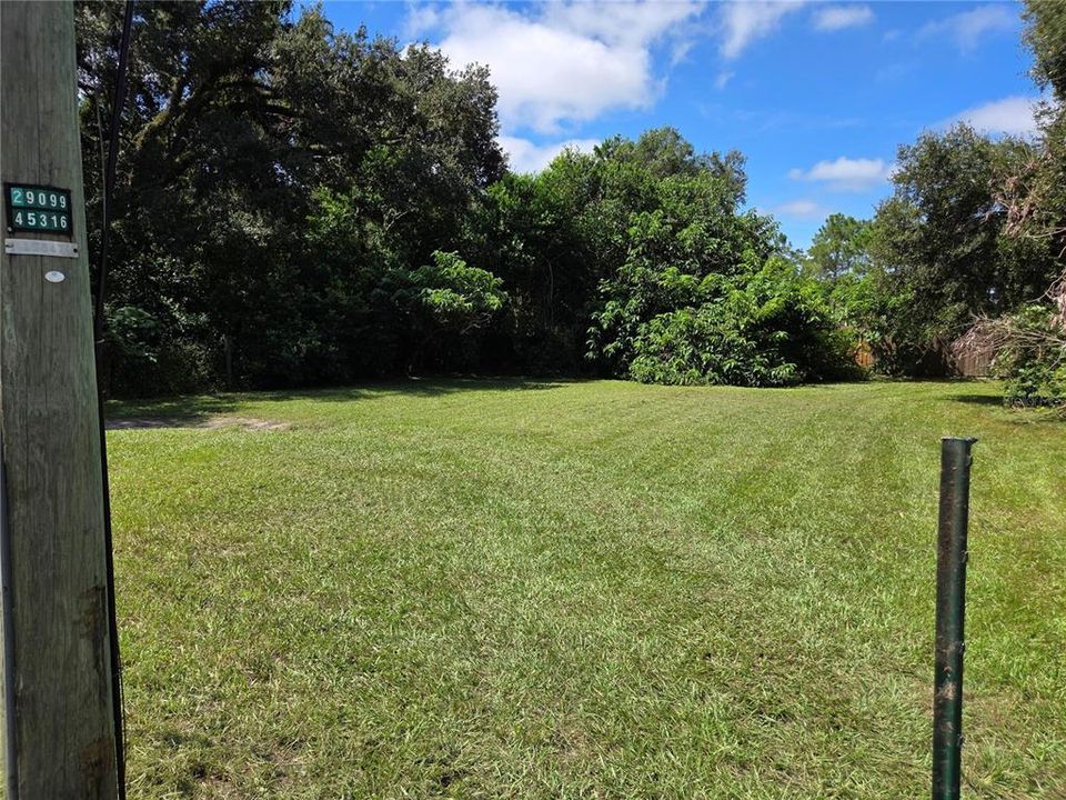 На продажу: $79,900 (0.13 acres)