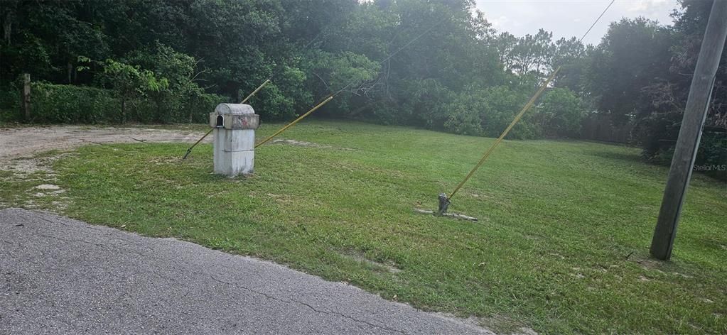 На продажу: $79,900 (0.13 acres)