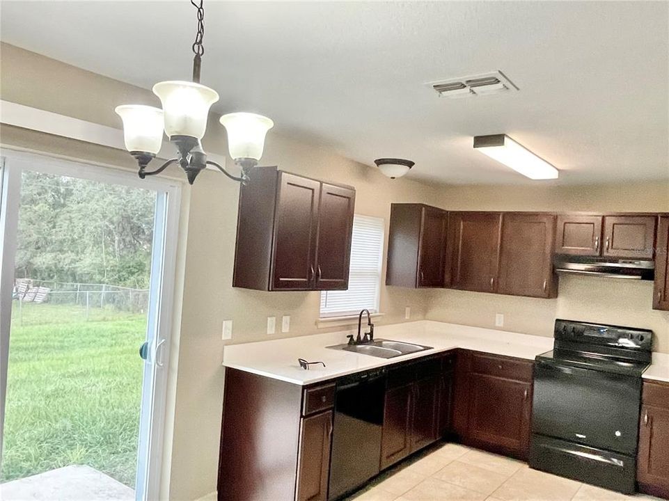 For Rent: $1,650 (3 beds, 2 baths, 1332 Square Feet)