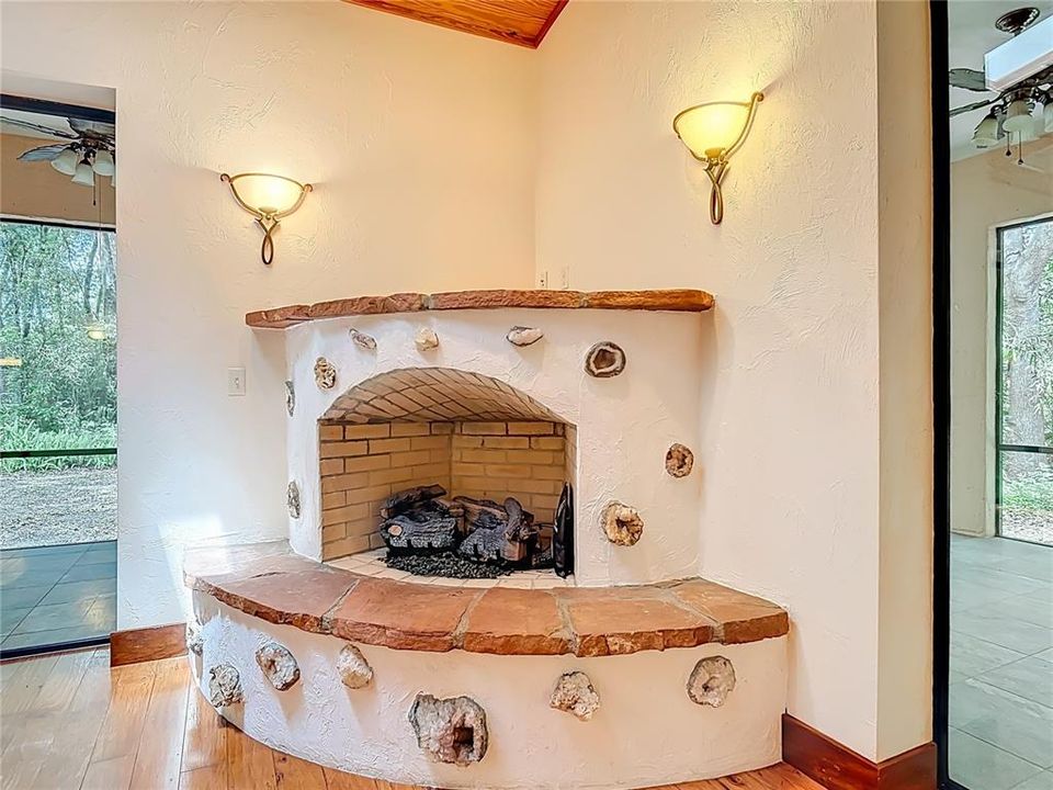 На продажу: $599,000 (3 спален, 2 ванн, 2023 Квадратных фут)