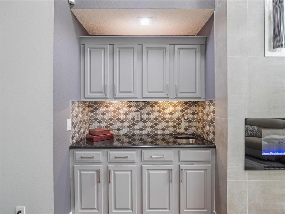 En Venta: $765,000 (3 camas, 2 baños, 2316 Pies cuadrados)
