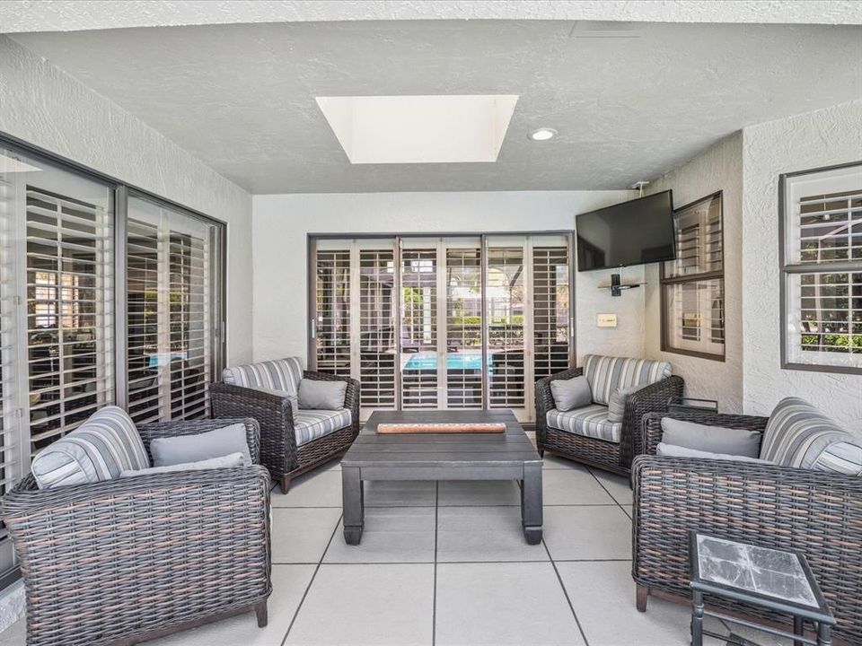 En Venta: $765,000 (3 camas, 2 baños, 2316 Pies cuadrados)