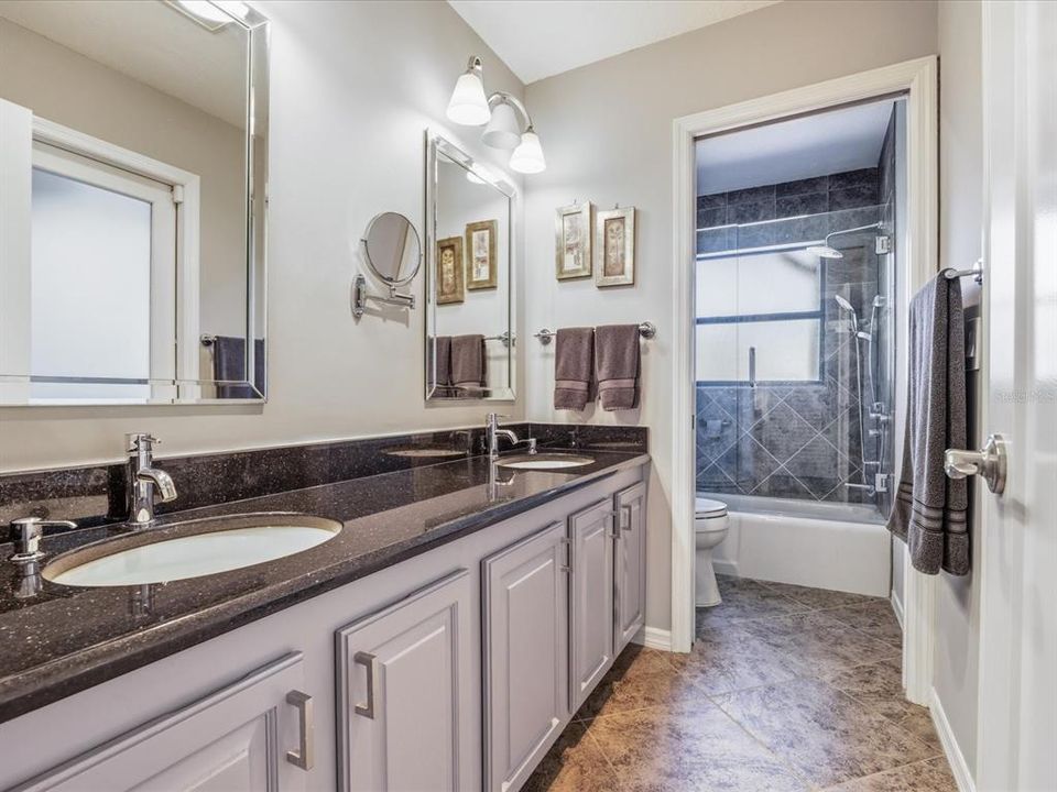 En Venta: $765,000 (3 camas, 2 baños, 2316 Pies cuadrados)
