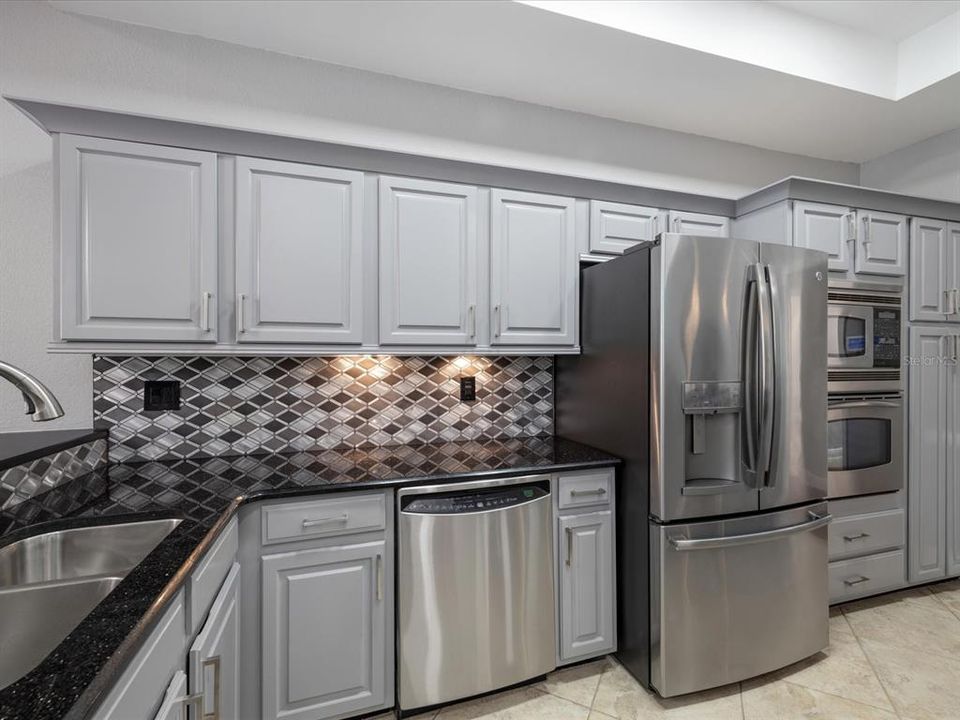 En Venta: $765,000 (3 camas, 2 baños, 2316 Pies cuadrados)