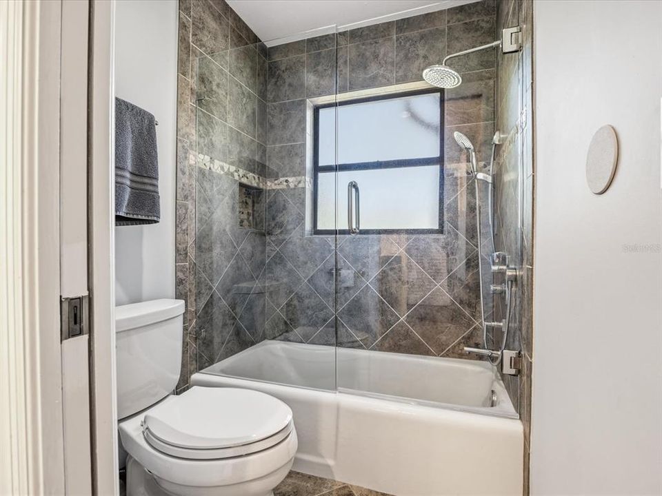 En Venta: $765,000 (3 camas, 2 baños, 2316 Pies cuadrados)