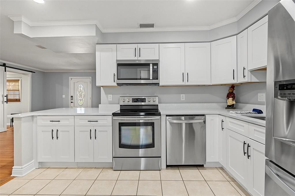 На продажу: $615,000 (4 спален, 2 ванн, 1896 Квадратных фут)