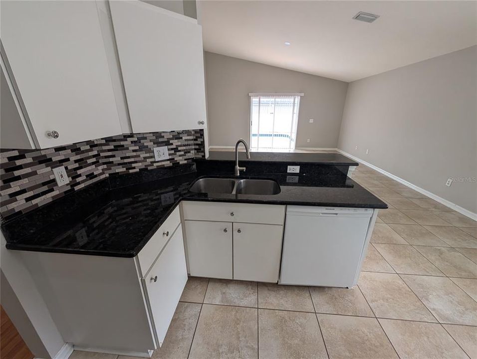 В аренду: $1,950 (3 спален, 2 ванн, 1394 Квадратных фут)