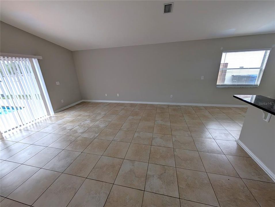 В аренду: $1,950 (3 спален, 2 ванн, 1394 Квадратных фут)