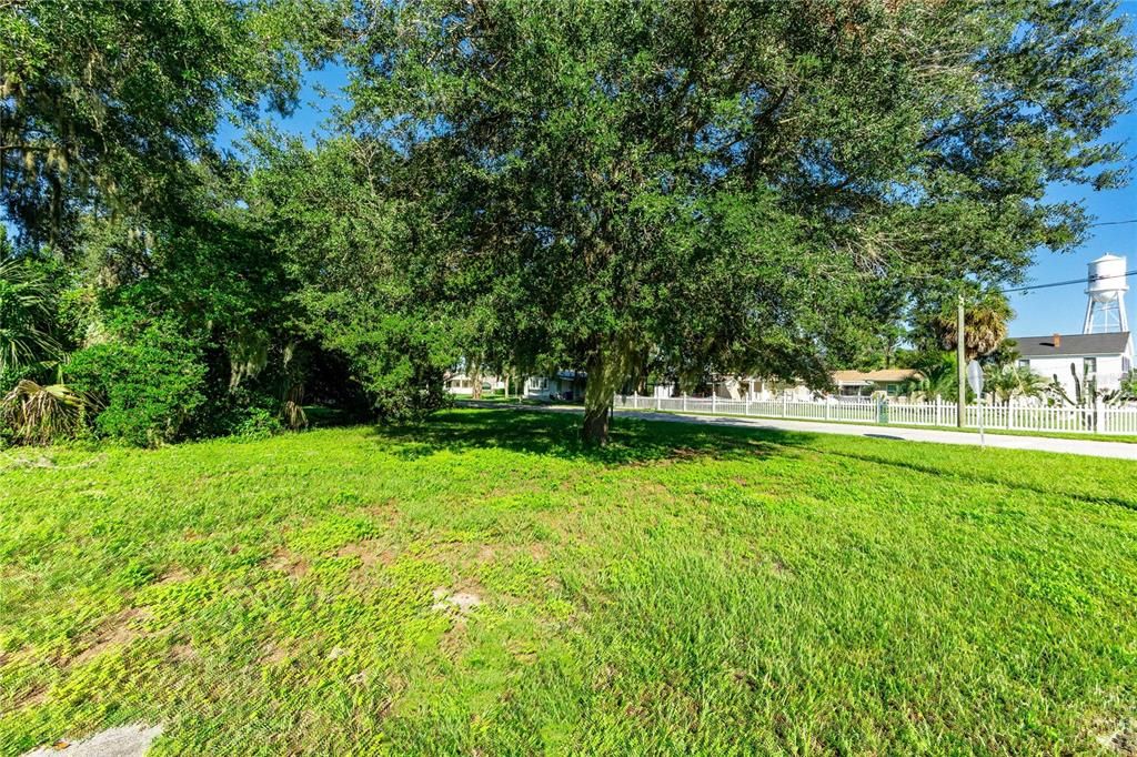 待售: $150,000 (0.23 acres)