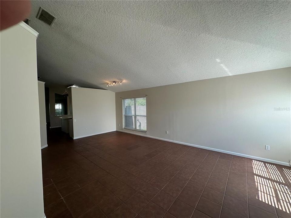 En Renta: $2,525 (4 camas, 2 baños, 1913 Pies cuadrados)