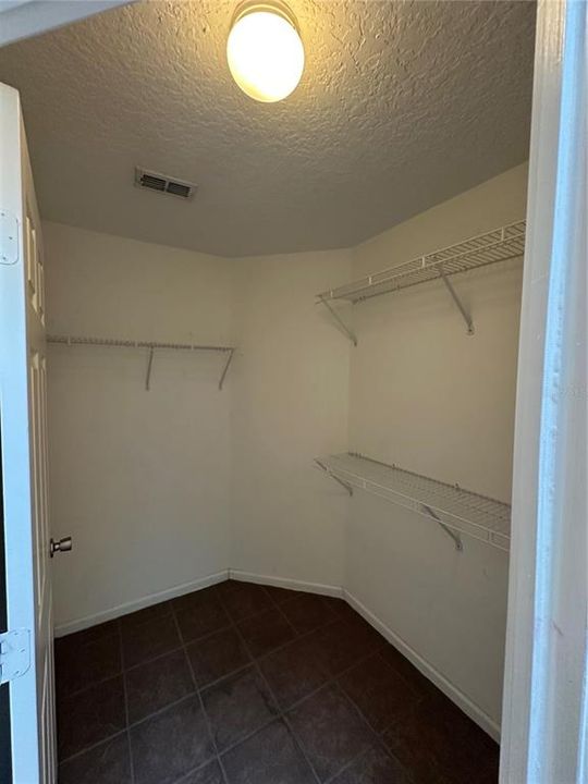 En Renta: $2,525 (4 camas, 2 baños, 1913 Pies cuadrados)