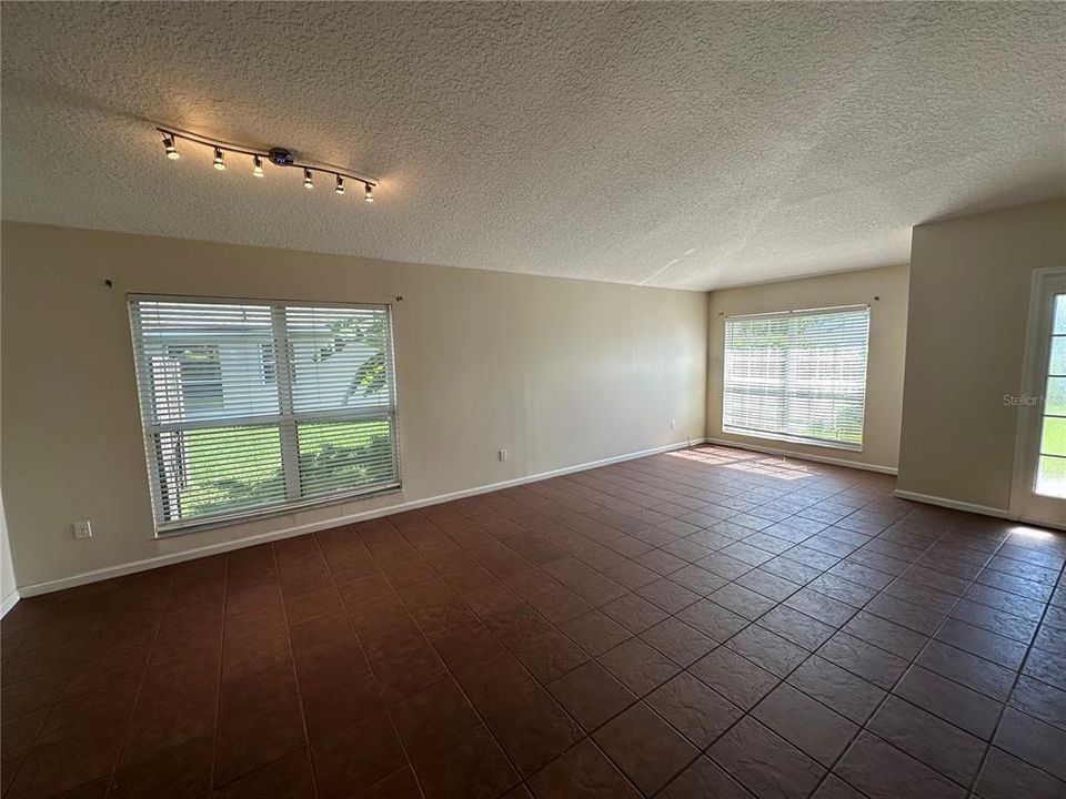 En Renta: $2,525 (4 camas, 2 baños, 1913 Pies cuadrados)