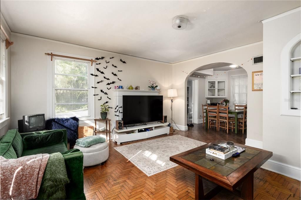 For Sale: $860,000 (9 beds, 0 baths, 4312 Square Feet)